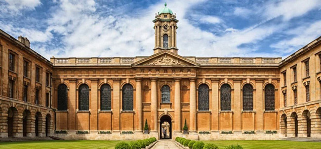 2. Đại học Oxford (Anh). Thành lập năm 1096, lượng sinh viên khoảng 23.195. Cựu sinh viên nổi tiếng: Theresa May là một trong 27 bộ trưởng Anh từng theo học tại Oxford, chính trị gia Myanmar Aung San Suu Kyi, chính trị gia Pakistan Benazir Bhutto và cựu tổng thống Mỹ Bill Clinton.