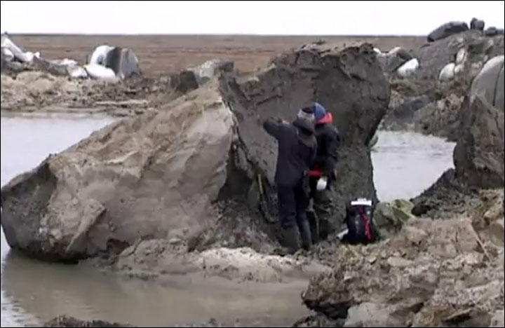 Nga: Hố tử thần 50m xuất hiện sau vụ nổ vang trời rực lửa - 4