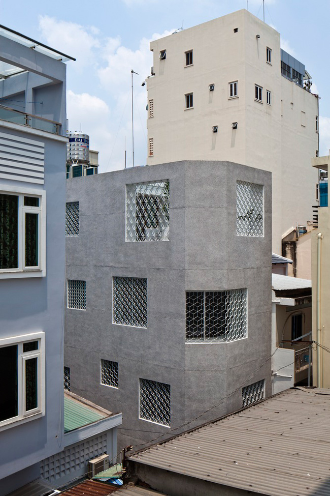 Ngôi nhà này nằm trong một con hẻm nhỏ ở Sài Gòn.