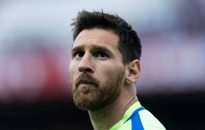 Messi gia hạn Barca: Anh hùng lại còng lưng vì &#34;mỹ nhân&#34; - 1