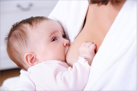 Cho trẻ bú mẹ càng lâu càng tốt? - 1