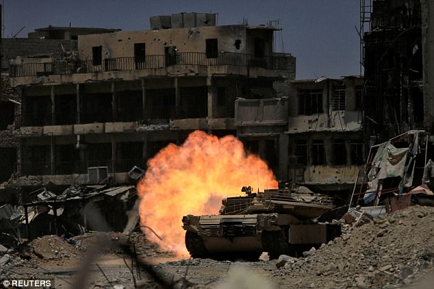 300 khủng bố IS chia nhau giữ 500m2 đất ở thành trì Mosul - 1
