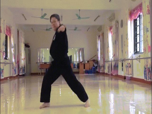 Mặc chấn thương, võ sư Karate Việt Nam quyết đấu Vịnh Xuân