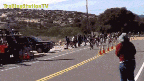 Ảnh động: Những tình huống trớ trêu của các "cua-rơ" - 3