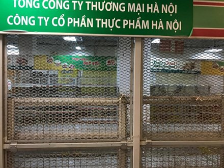 Cảnh đìu hiu ở &#39;chợ kết hợp trung tâm thương mại&#39; - 3