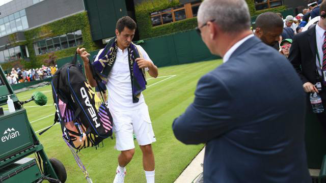Wimbledon &#34;phán xử&#34;: Tay vợt giả đau &#34;sạt nghiệp&#34; luôn - 2