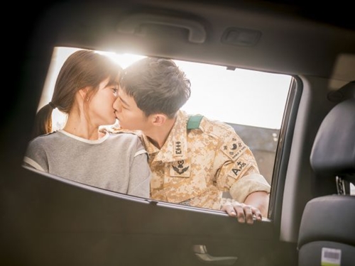 Song Joong Ki phải dè chừng dàn mỹ nam diễn bạo với Song Hye Kyo - 7