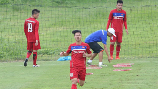 U23 Việt Nam: Công Phượng xung phong thi rê bóng với Tuấn Anh - 1