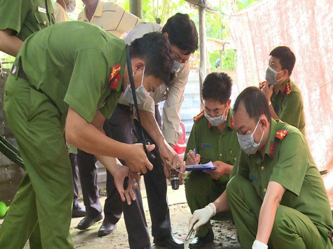 Hoảng hồn phát hiện vợ bị cứa cổ giữa đêm - 1