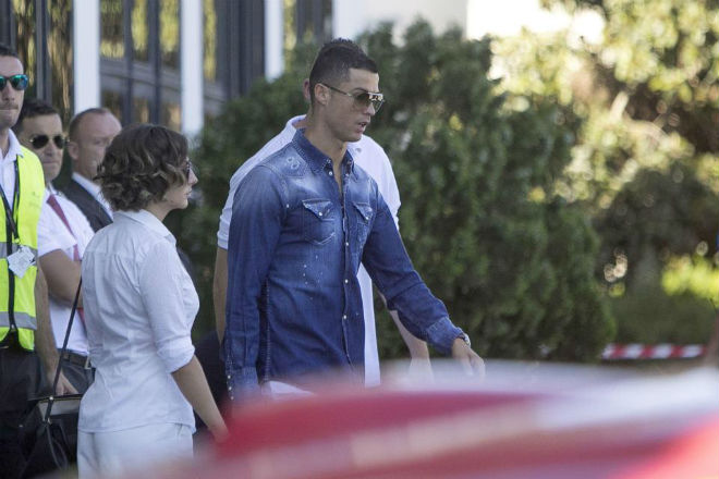 Ronaldo giở thói vũ phu, đấm bạn gái mang bầu tím mắt? - 1