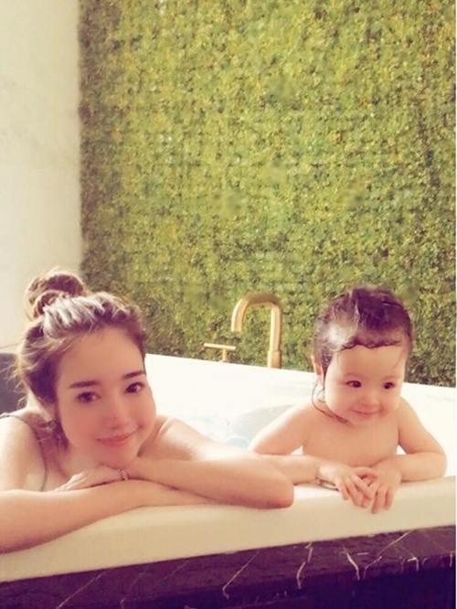 Mỹ nhân Việt khoe ảnh nude trong bồn tắm: Sự thật ngã ngửa - 2