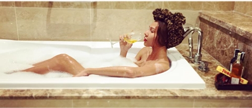 Mỹ nhân Việt khoe ảnh nude trong bồn tắm: Sự thật ngã ngửa - 6