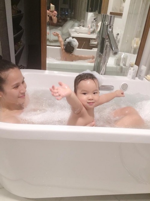 Mỹ nhân Việt khoe ảnh nude trong bồn tắm: Sự thật ngã ngửa - 8