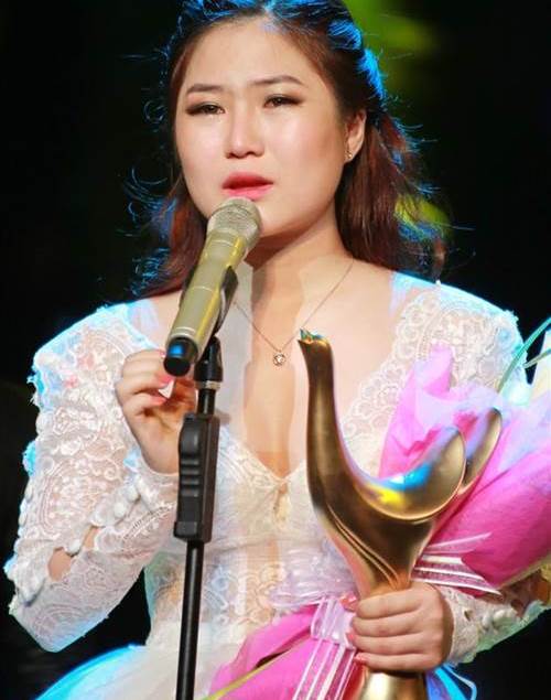 Hương Tràm "lột xác" từ cô bé mũm mĩm đến mỹ nữ sexy ngoạn mục thế này - 13
