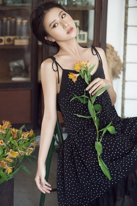 Nếu nói về style áo dây trễ nải, Quỳnh Anh Shyn hẳn là số 1 - 2