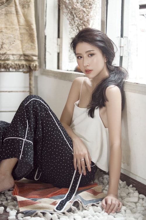 Nếu nói về style áo dây trễ nải, Quỳnh Anh Shyn hẳn là số 1 - 3