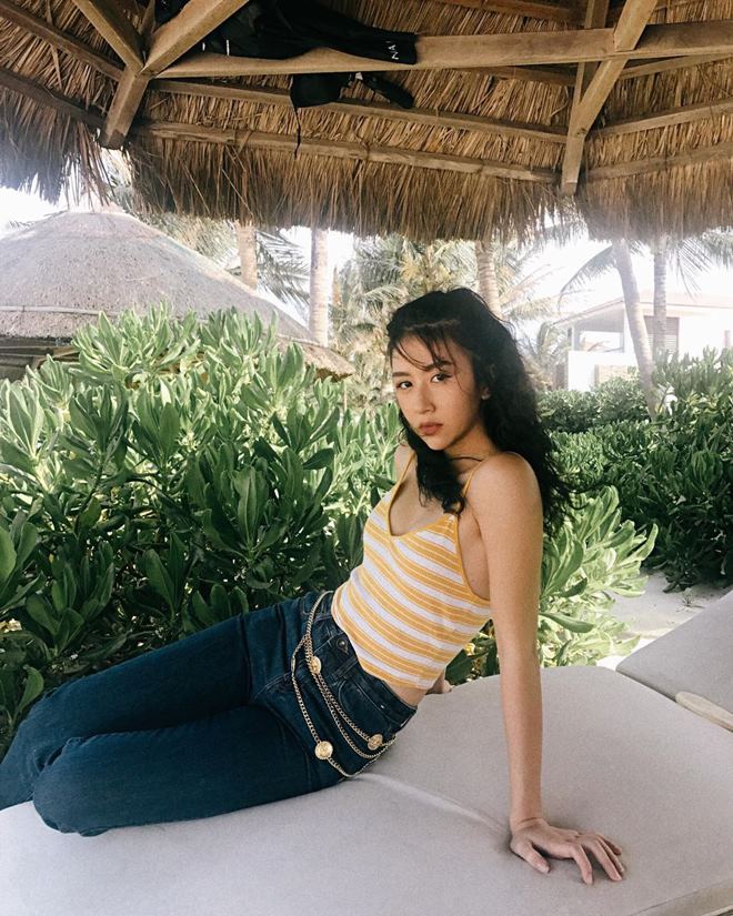 Nếu nói về style áo dây trễ nải, Quỳnh Anh Shyn hẳn là số 1 - 10