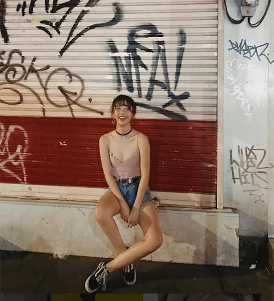 Nếu nói về style áo dây trễ nải, Quỳnh Anh Shyn hẳn là số 1 - 13