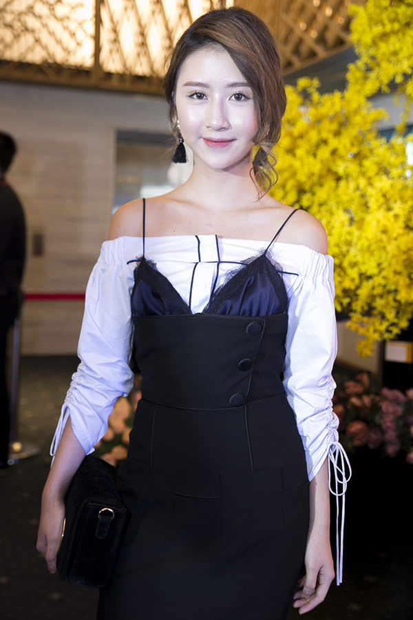 Nếu nói về style áo dây trễ nải, Quỳnh Anh Shyn hẳn là số 1 - 15