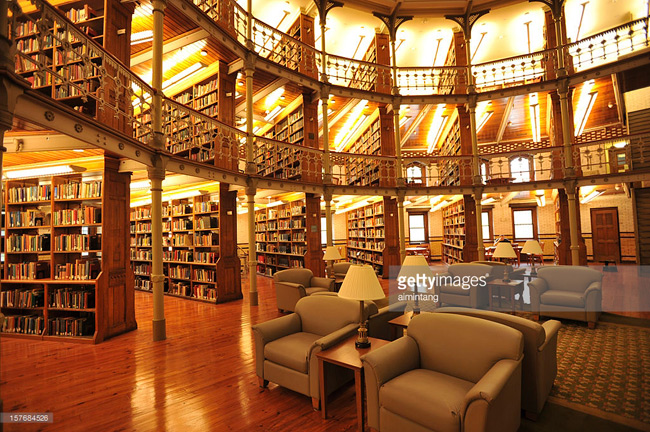 Thư viện của Penn mở cửa vào năm 1750 và có hơn 6triệu cuốn sách.