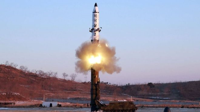 Triều Tiên làm gì với số tên lửa rơi xuống biển? - 1