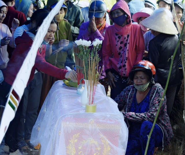 Vụ bé trai mất tích ở Quảng Bình: “Cặp sách đã đủ, sao con ra đi…” - 2