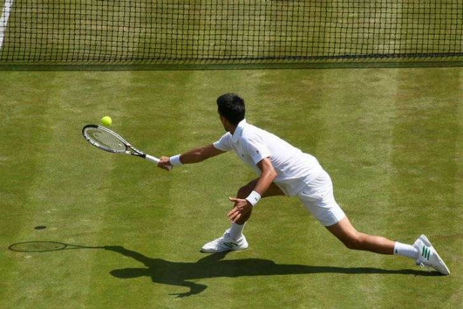 Djokovic - Gulbis: Tâm lý chiến đáng nể (Vòng 3 Wimbledon) - 1