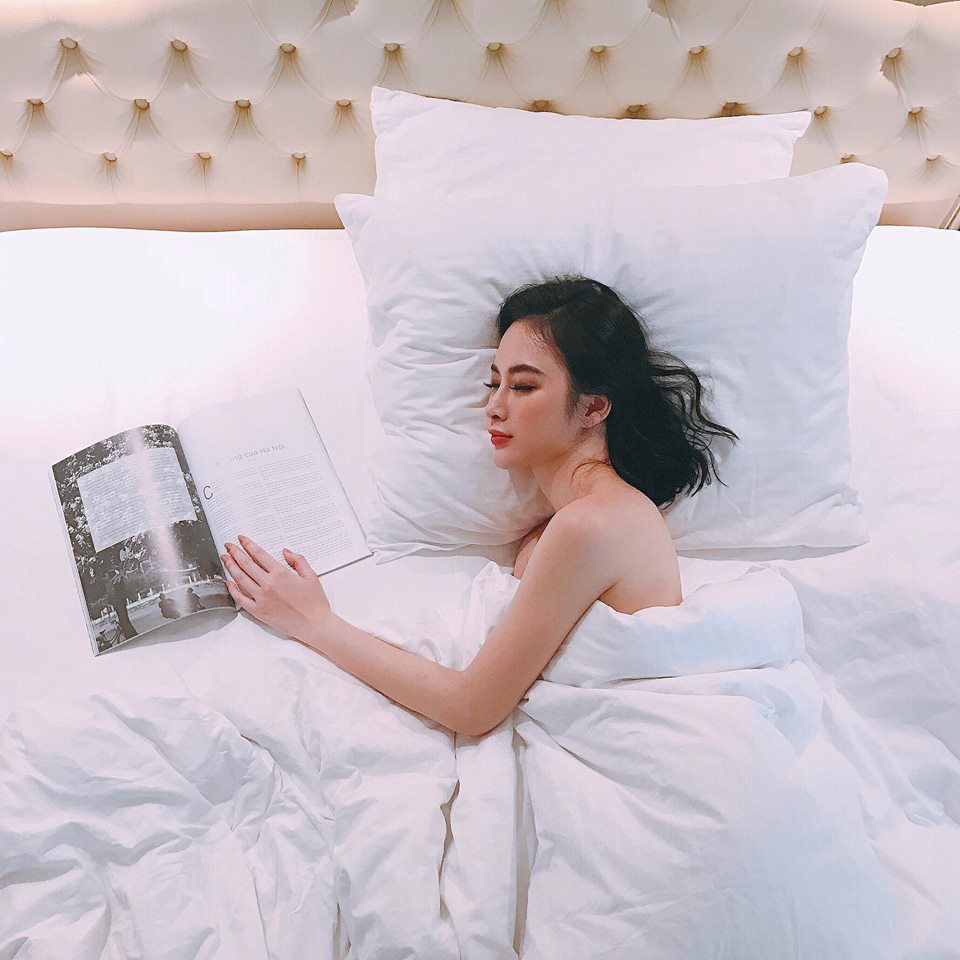 Mỹ nhân khoe ảnh trong phòng ngủ: Hoàng Thùy Linh "không có đối thủ" - 6