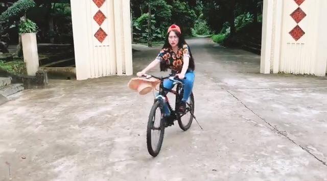 Bằng Kiều thân mật vợ cũ, Hoài Linh chạnh lòng thị phi - 3