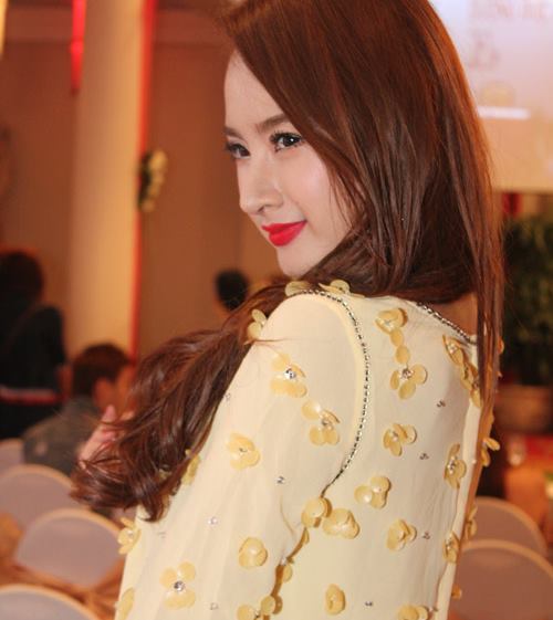 Nhìn lại chiếc mũi "biến hóa" theo thời gian của Angela Phương Trinh - 9