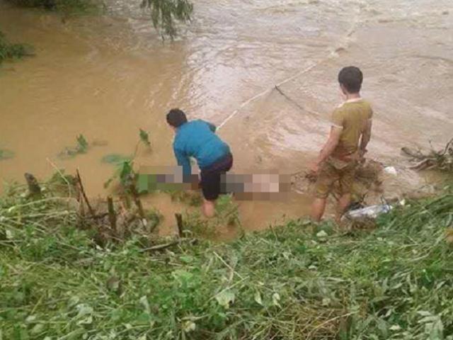 Phát hiện thi thể người bố bị lũ cuốn, tay vẫn ôm chặt con