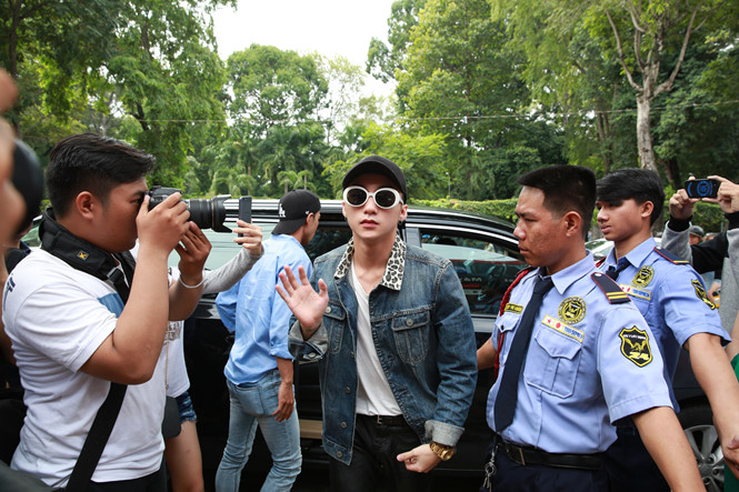 Vệ sỹ sao Việt: Sơn Tùng hào quang, Lương Bằng Quang bị tố "làm màu" - 5