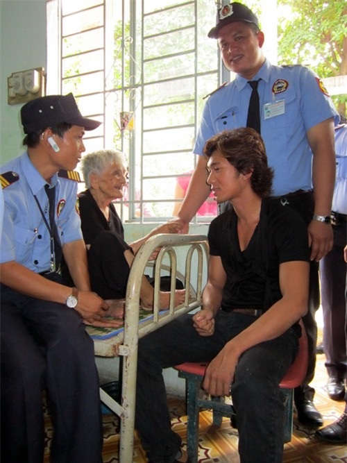 Vệ sỹ sao Việt: Sơn Tùng hào quang, Lương Bằng Quang bị tố "làm màu" - 6