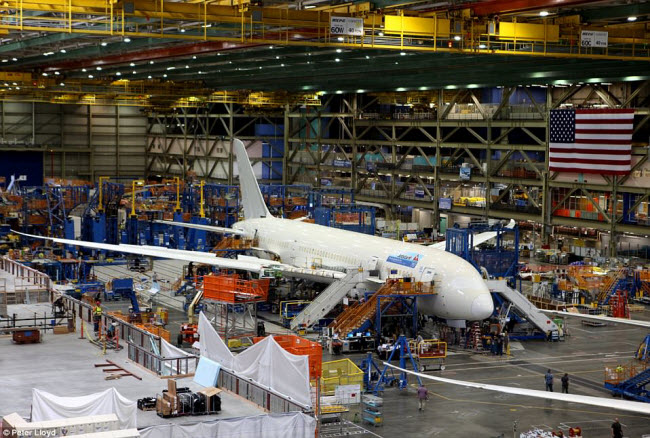 Xưởng sản xuất máy bay Everett của tập đoàn Boeing được xây dựng 1967 tại thành phố Seattle, Mỹ. Đây là nơi lắp ráp nhiều máy bay thương mại từ Boeing 747 cho đến 787 Dreamliners.