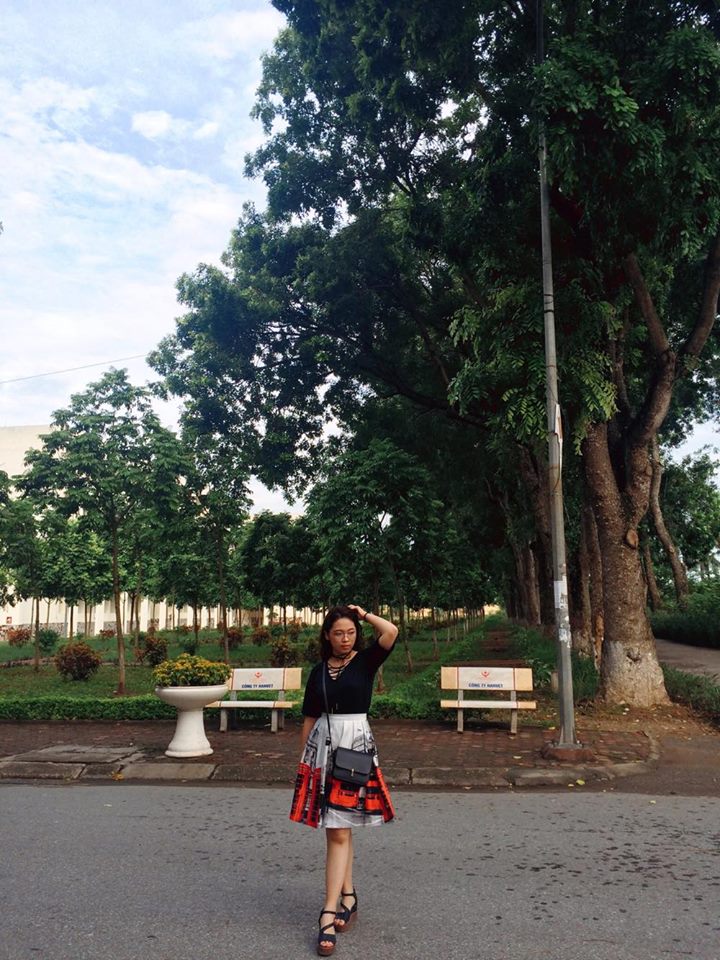 Vẻ quyến rũ của cô gái được Sơn Tùng mời ăn tối trước 5000 fan - 8