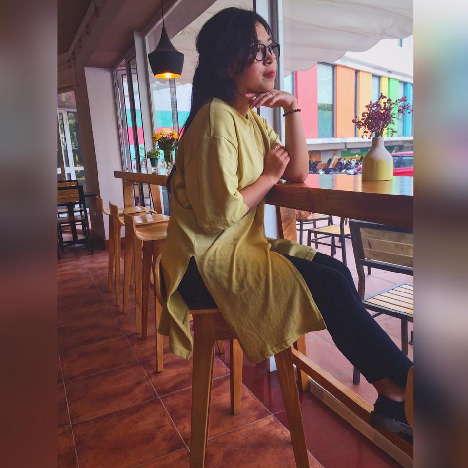 Vẻ quyến rũ của cô gái được Sơn Tùng mời ăn tối trước 5000 fan - 12