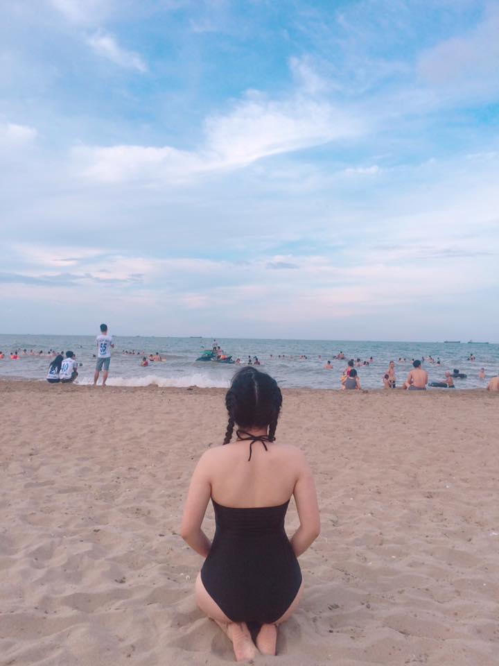 Vẻ quyến rũ của cô gái được Sơn Tùng mời ăn tối trước 5000 fan - 5