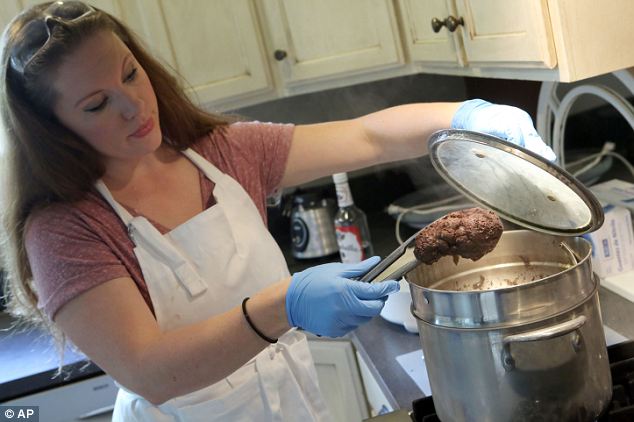 Ăn nhau thai người ẩn chứa nhiều nguy hiểm cho sức khoẻ - 1