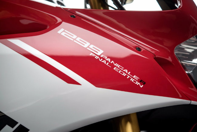 Đây tiếp tục là ấn phẩm vinh danh những thành tựu của dòng xe mang động cơ V-Twin mà Ducati đã đạt được trong nhiều thập niên qua.