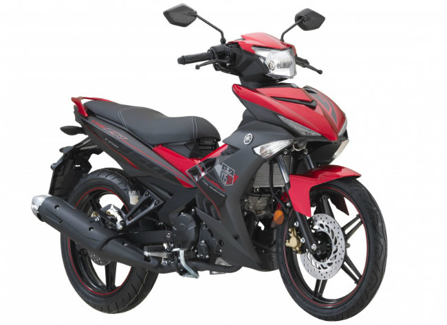 Cụ thể, 2017 Yamaha Y15ZR vẫn giữ mức giá 8.361 RM (khoảng 44,26 triệu VNĐ). Ảnh Y15ZR bản màu đỏ.