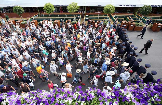 Tin nóng Wimbledon ngày 8: Federer “dọa” Nadal, Djokovic - 2