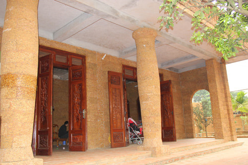 Nhà gỗ 2 tầng tuyệt đẹp 'lai' kiến trúc... nhà sàn - 3