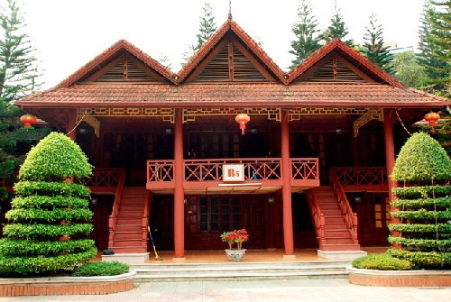 Nhà gỗ 2 tầng tuyệt đẹp 'lai' kiến trúc... nhà sàn - 6