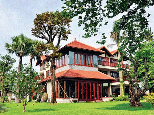 Nhà gỗ 2 tầng tuyệt đẹp 'lai' kiến trúc... nhà sàn - 9