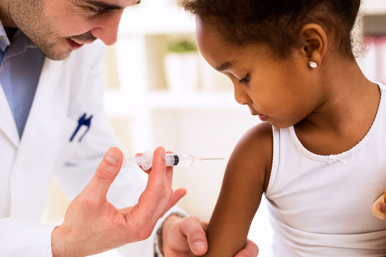 Pháp bắt buộc tiêm vắc-xin phòng 11 bệnh cho trẻ em - 1
