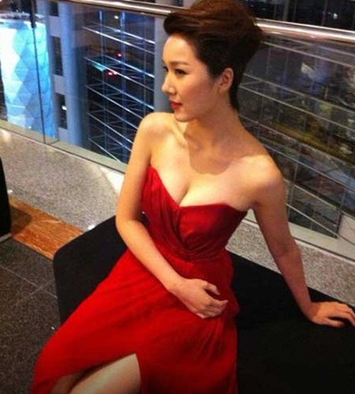 Cô vợ Hoa hậu nóng bỏng của tài tử vừa lùn vừa xấu trai nhất Hong Kong - 6