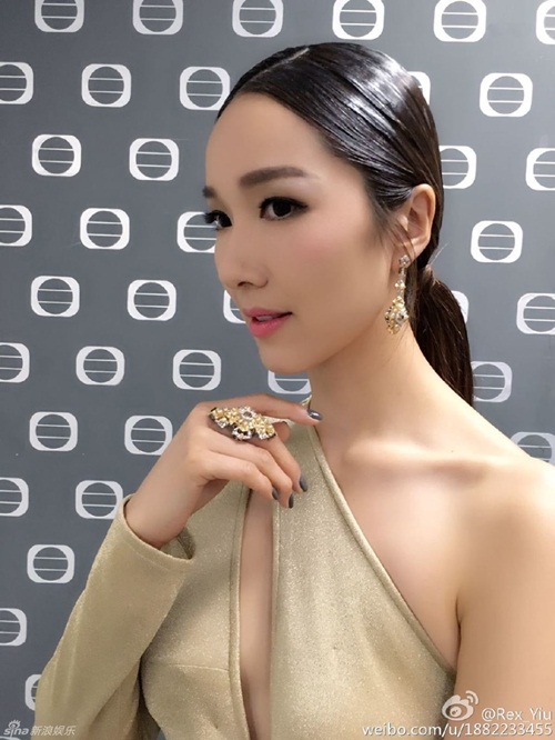 Cô vợ Hoa hậu nóng bỏng của tài tử vừa lùn vừa xấu trai nhất Hong Kong - 12