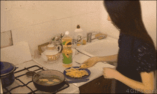 Ảnh động: Hình ảnh khó tin xảy ra trong nhà bếp - 1