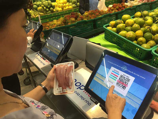 Quẹt một cái biết rõ ‘lý lịch’ gà, vịt - 2