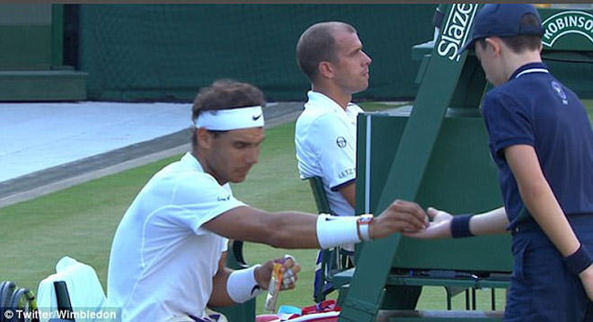 Tin nóng Wimbledon ngày 10: Lên số 1 thế giới cũng chẳng vui - 6